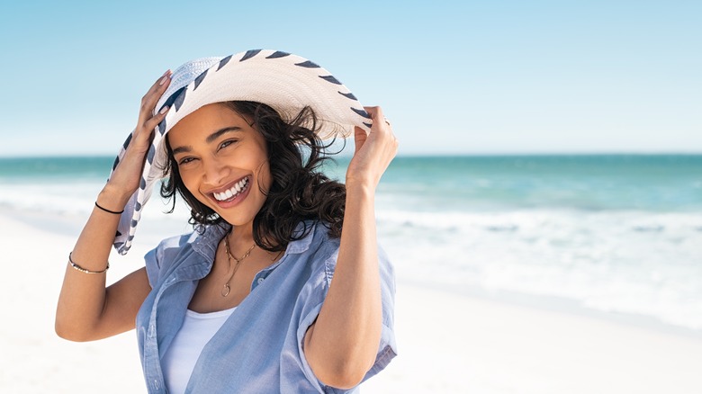 woman with large hat