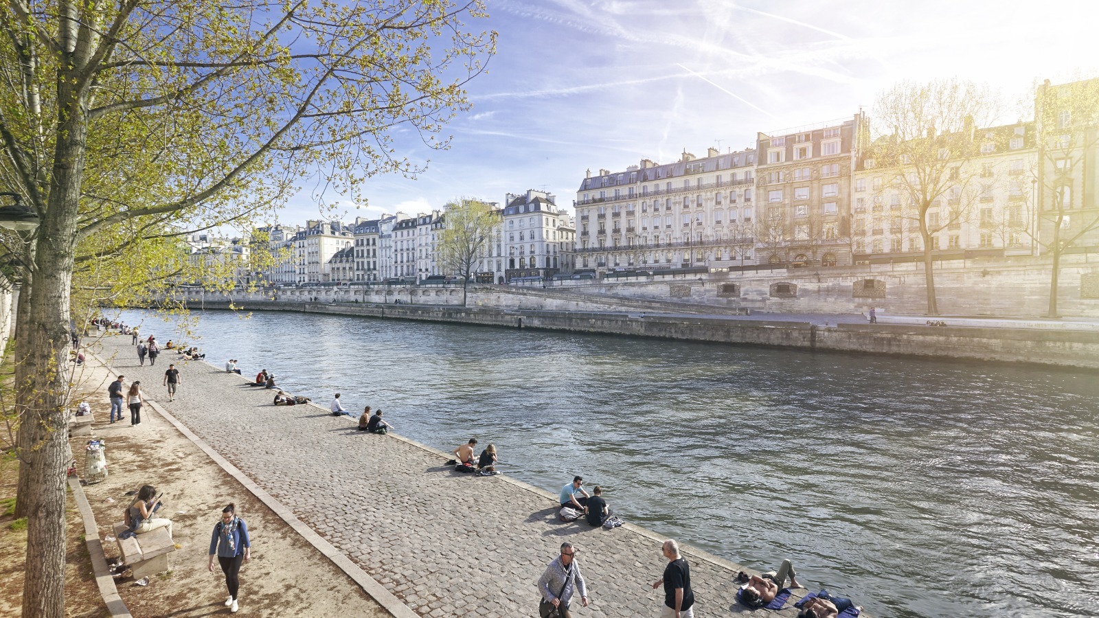 Why Rick Steves' Tour Guide Loves The Bouquinistes Along The River Seine