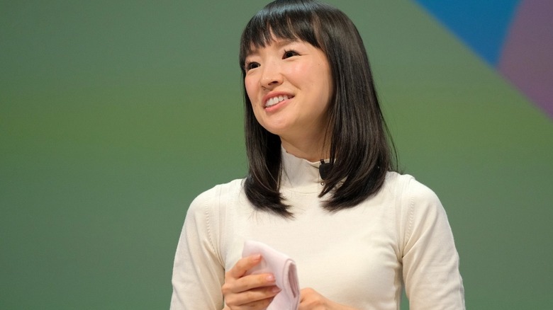 marie kondo folding up item 