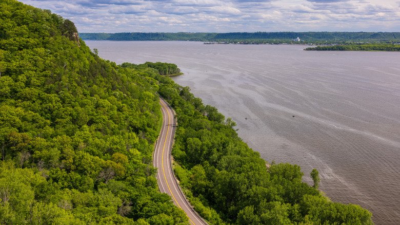 scenic view of the Mississippi River, Illinois