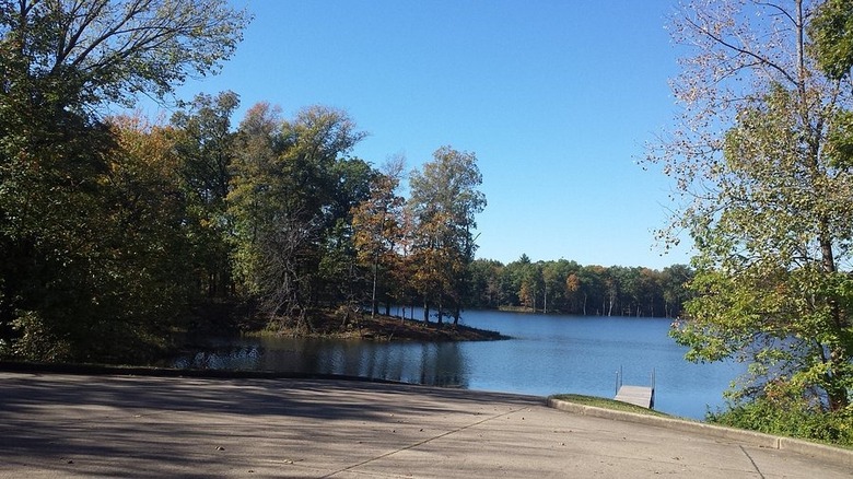 lake at Shakamak State Park with foliage