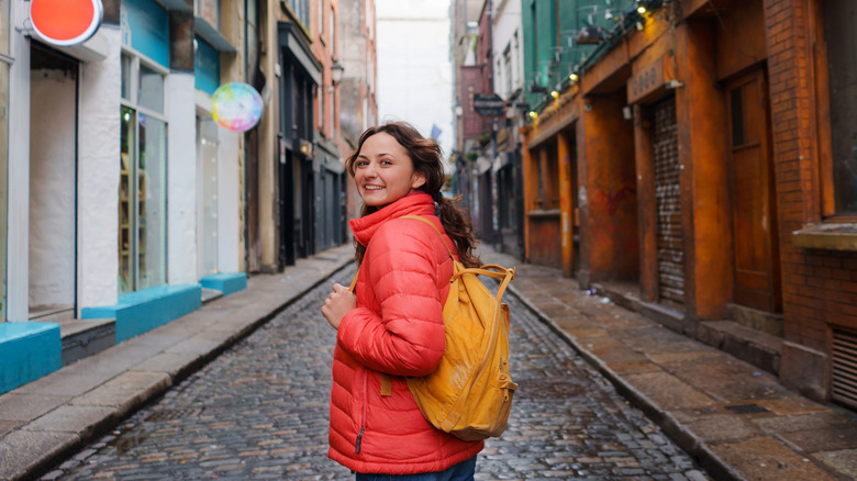 Young solo traveler in Dublin's Old Town