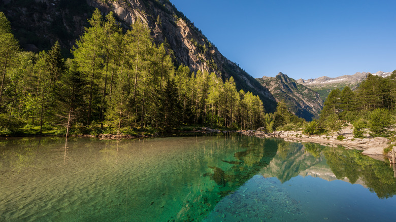 Turquoise waters of the Bidet della Condessa in Val di Mello