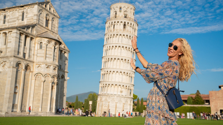 woman wearing crossbody bag in Pisa, Italy