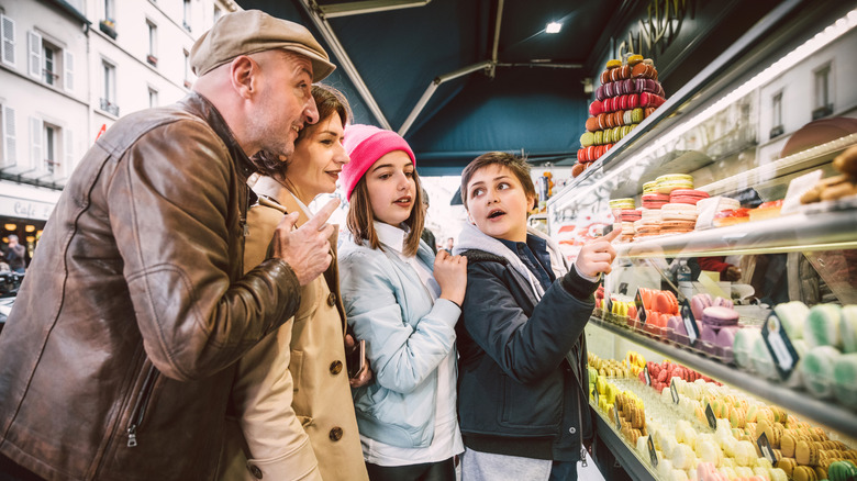Family ordering macarons