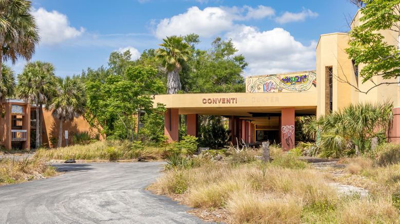 Abandoned Orlando Sun Convention Center graffiti
