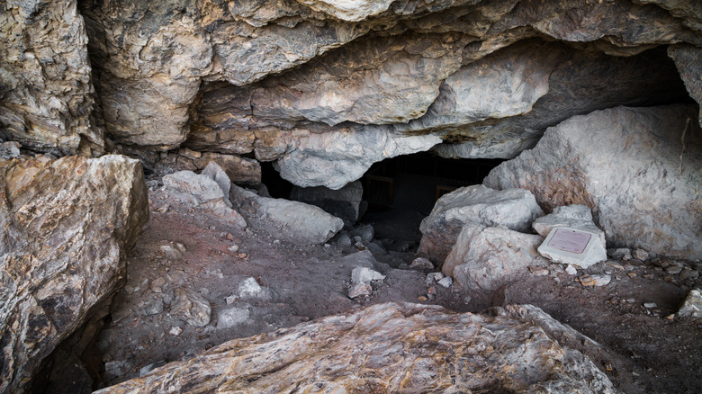 Lovelock Cave