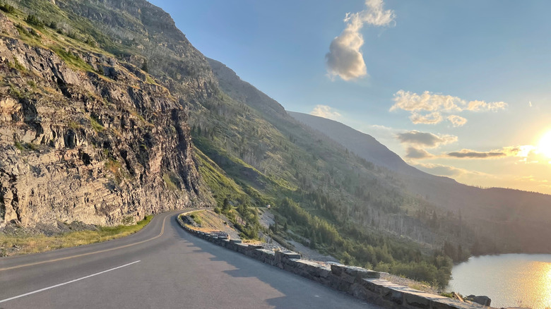 Mountain view alongside road to park