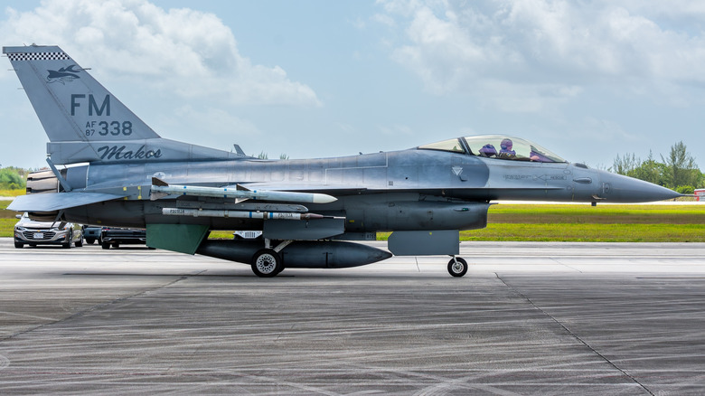 F-16 Fighting Falcon on the runway at Miami Homestead Airport