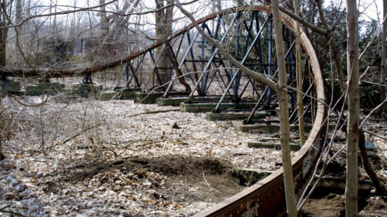 abandoned ride at Chippewa Lake Park