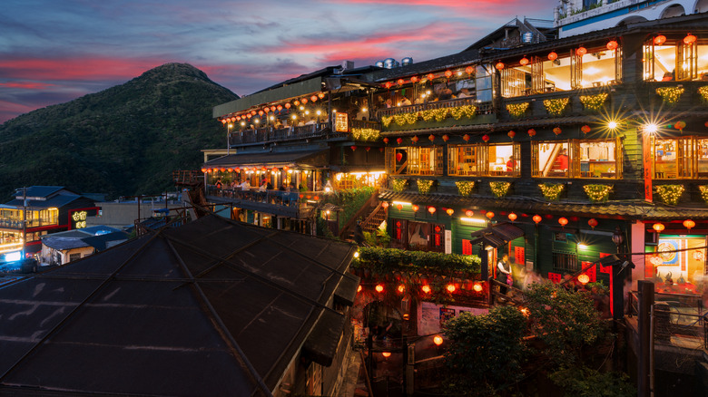 Jiufen at night