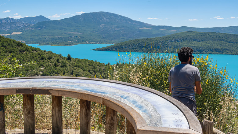 A hiker looking out on the lake from a viewing point