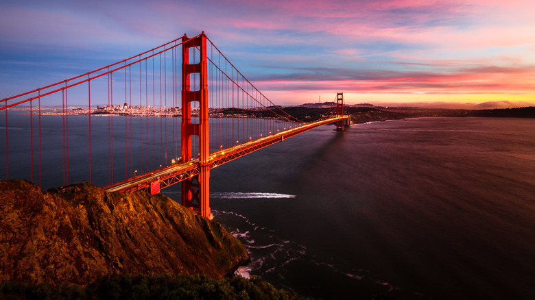 boat under golden gate bridge