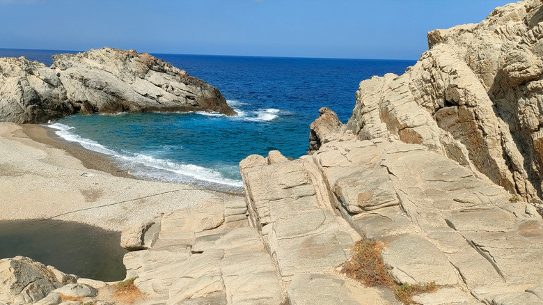 The rocky shore overlooking the water at Nas Beach.