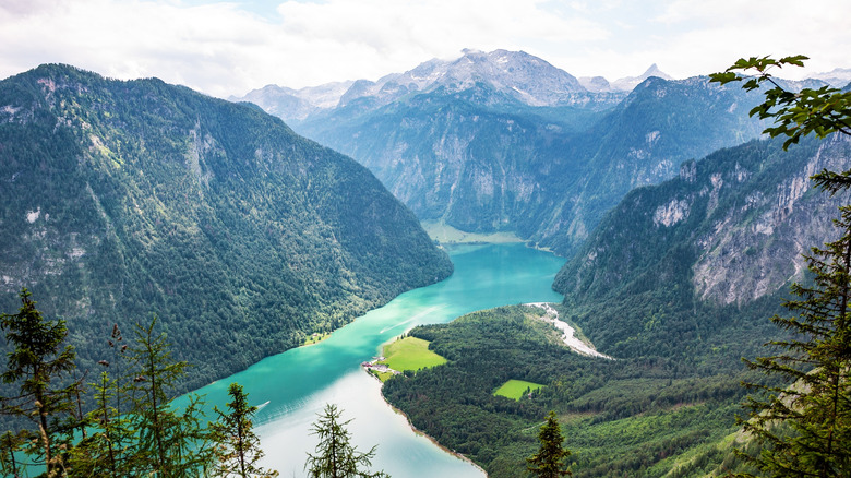 Steep, tree-covered mountains surrounding an alpine lake