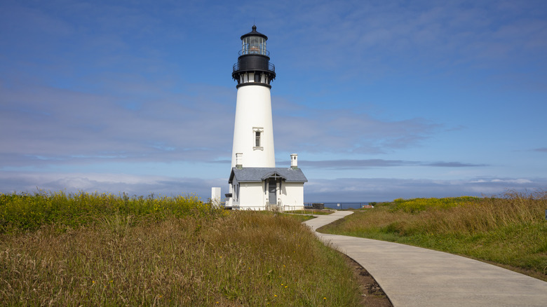 A pathway leading to the Yaquina Head Lighthouse on a sunny day