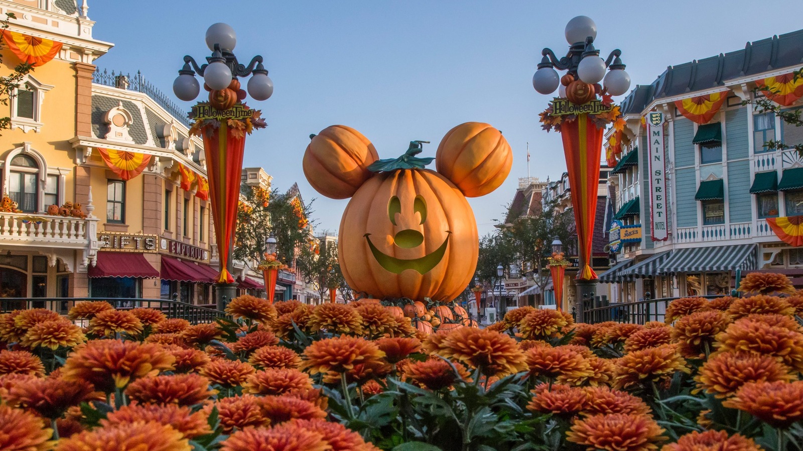 disneyland-s-spookiest-halloween-events-you-won-t-want-to-miss