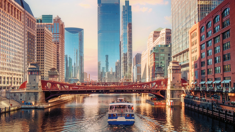 A boat on the Chicago River