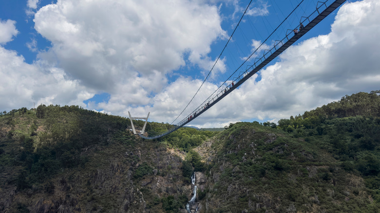 The suspension bridge at the passadiços de paiva