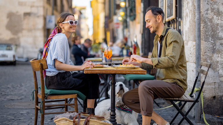 couple dining outdoors in Europe