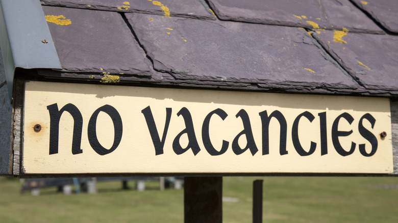 No Vacancies sign