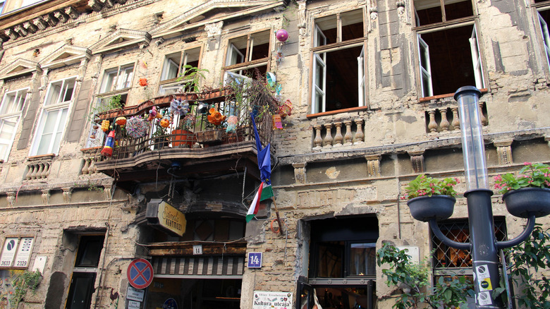 Exterior of Szimpla Kert, a ruin pub in Budapest