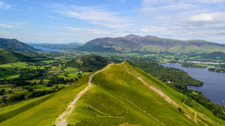 The trail up to the top of Cat Bells on a sunny day