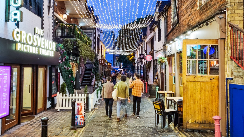 Glasgow West End alley at night