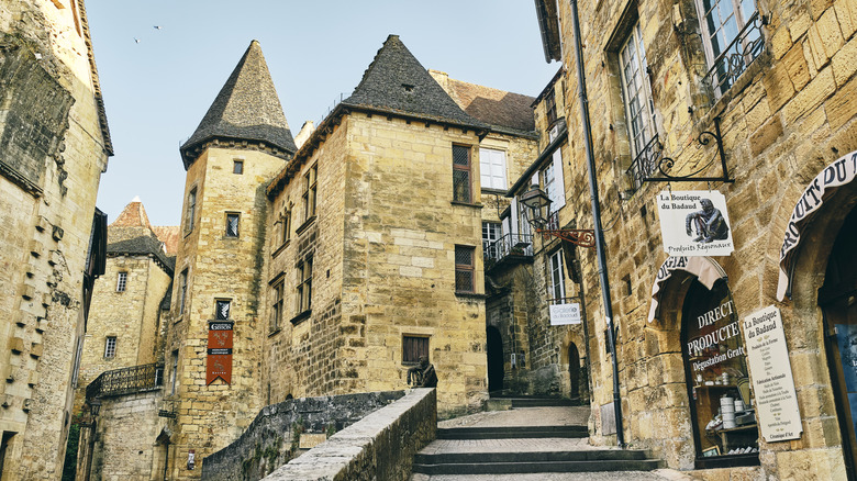 The sandstone walls and cobbled streets of Sarlat la Canéda