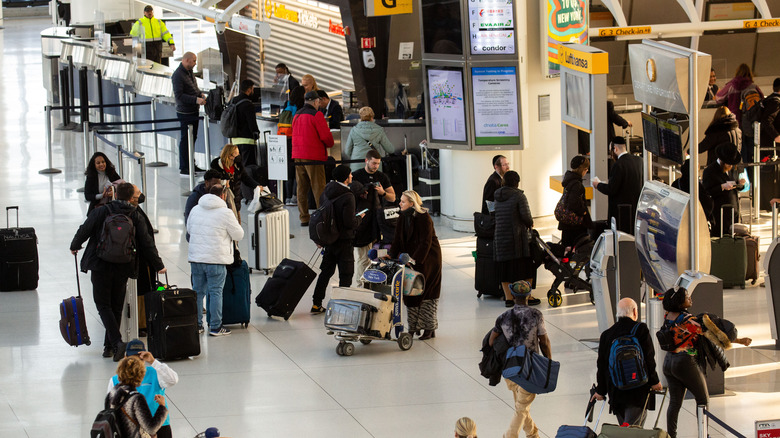 Busy airport 