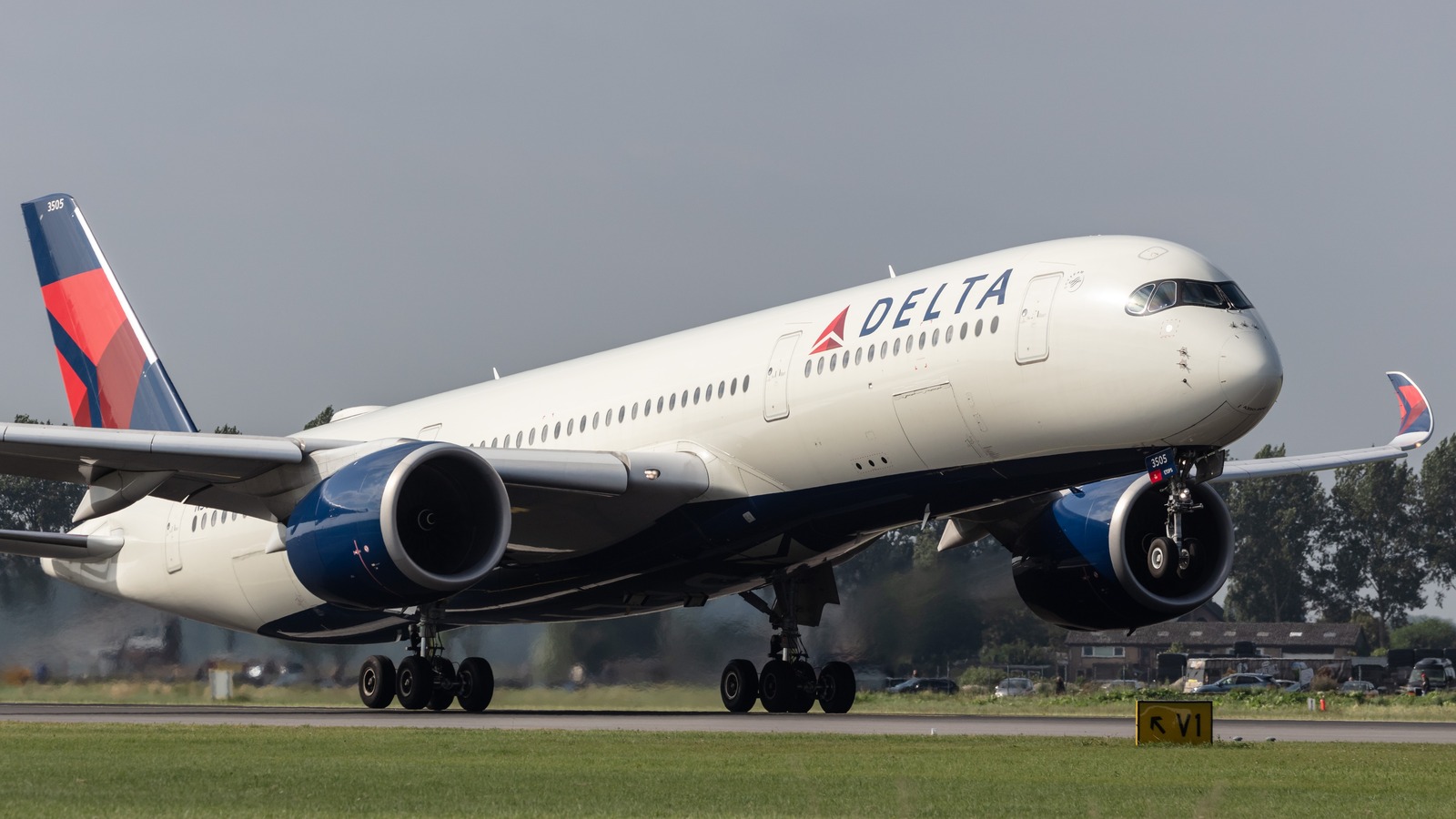 Save on flights with this popular airline using this genius booking hack
