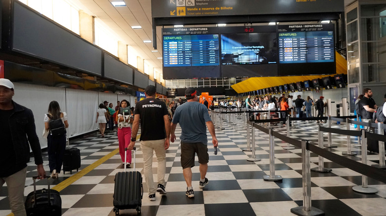 movement of people at Congonhas Airport in São Paulo