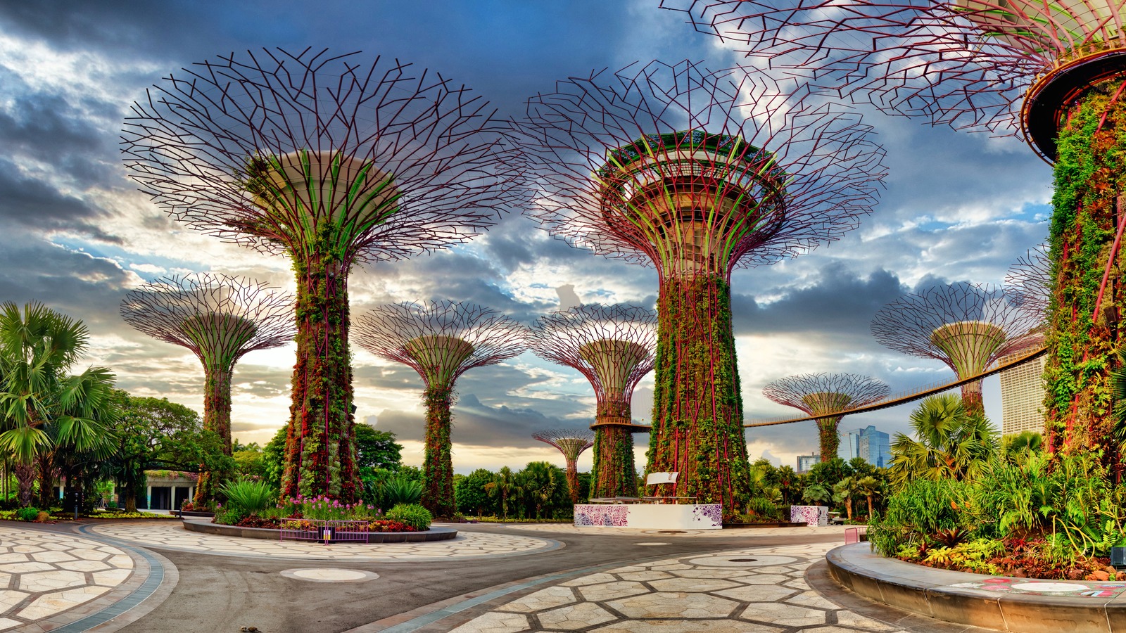 Singapore's Rainy Season Means Big Savings For Those Who Don't Mind
