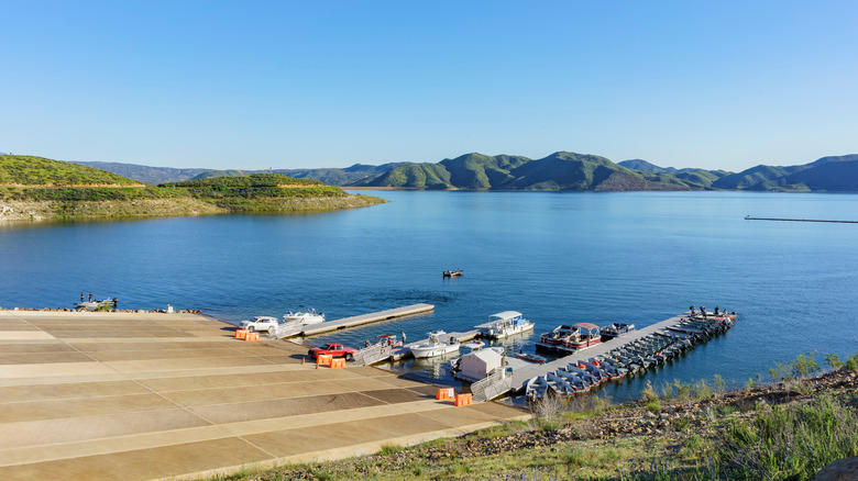 View from distance of Lake Elsinore pier with mountains in background