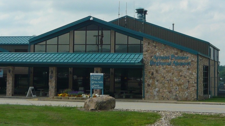 Terminal building at Arnold Palmer Regional Airport