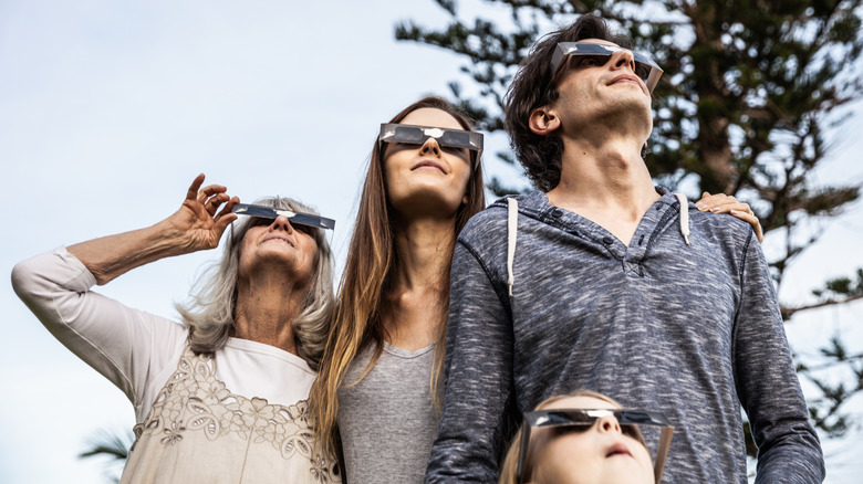 family watching the solar eclipse