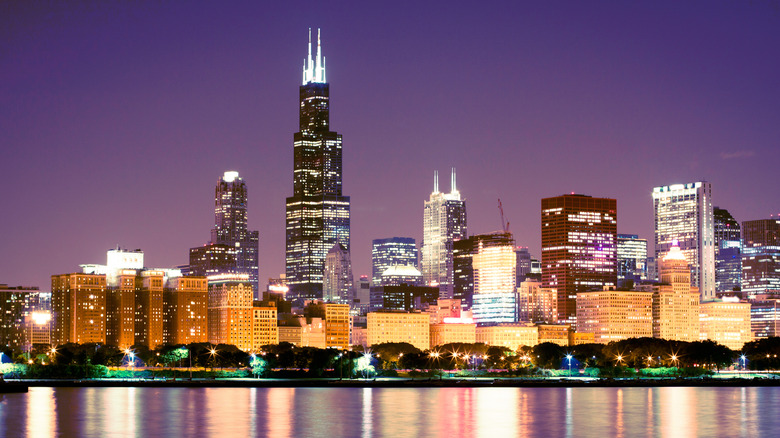 chicago city skyline at night