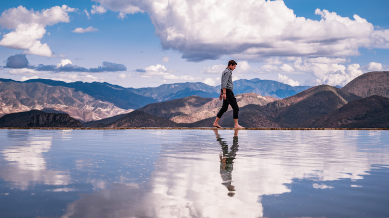 A young man walking on the banks of the petrified waterfalls In Oaxaca, Mexico🔍🔍
