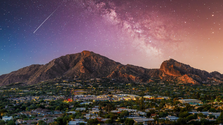 nightime skyline view of phoenix