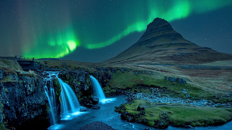 Northern lights over Kirkjufell at night in the autumn of Iceland.