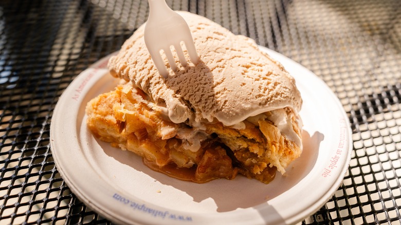 A slice of apple pie in Julian