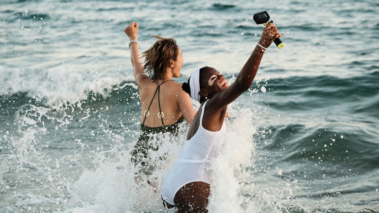 swimmers travel vlogging