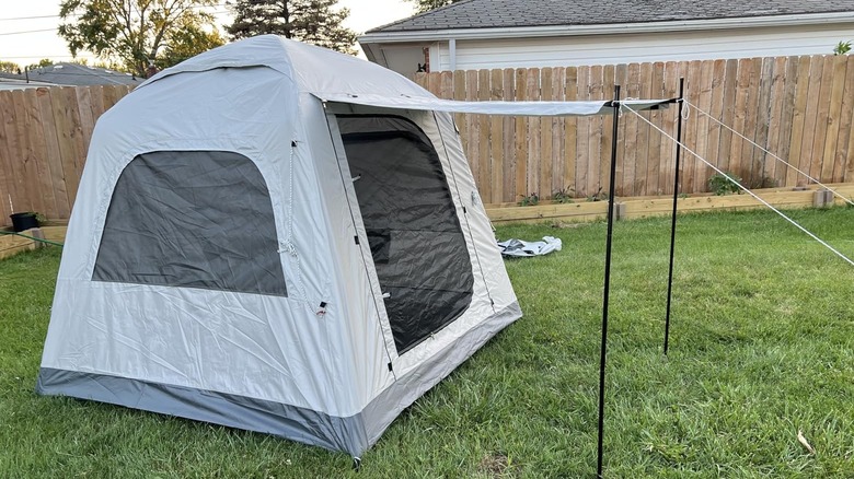 Yoking Automatic Inflatable camping tent up in a backyard