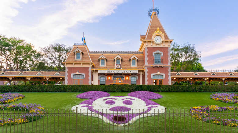 Entrance to Disneyland Resort