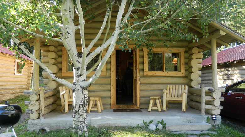 A cabin at Silver Gate Loding
