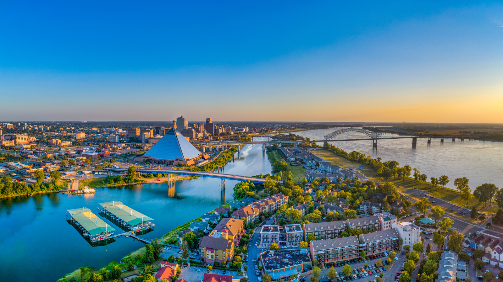 the-best-riverfront-towns-to-visit-in-america-according-to-travelers