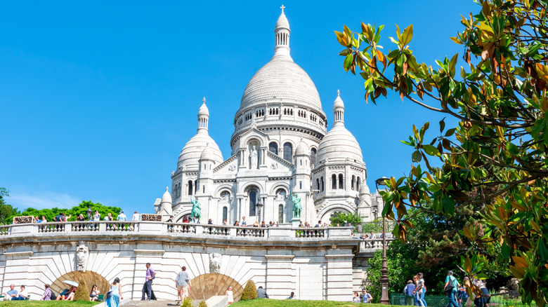 Sacré-Cœur Basilica atop a hill in distance