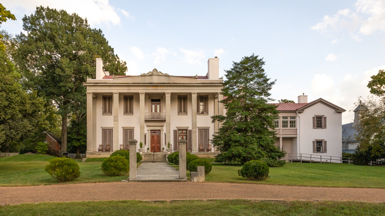 Exterior of Belle Meade mansion