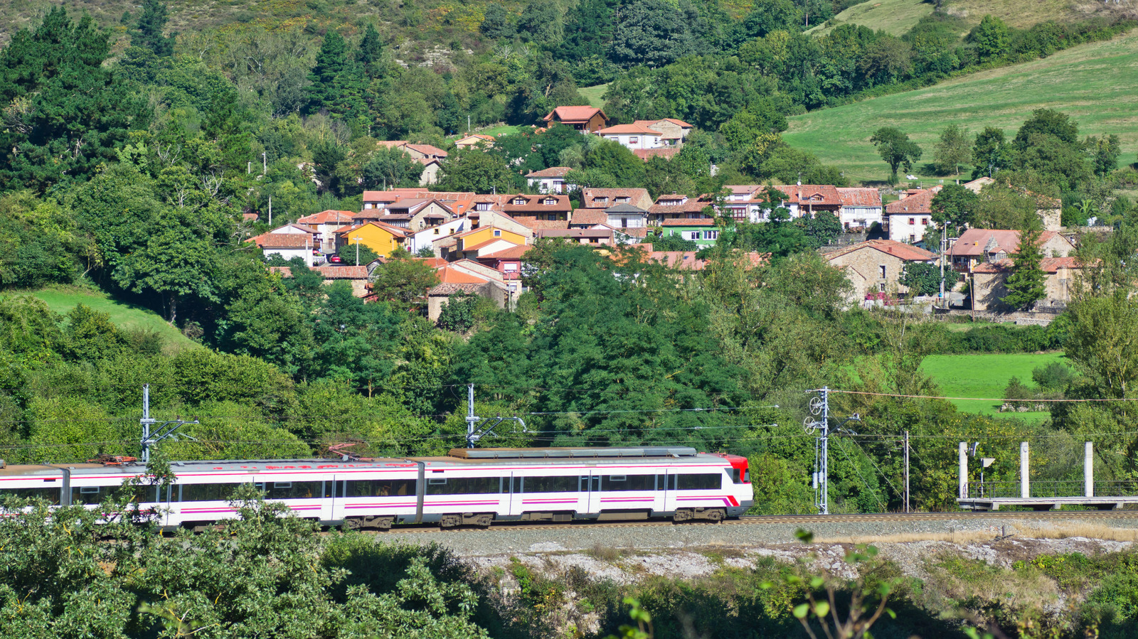 The Breathtaking Train Experience Through Northern Spain With Five-Star ...