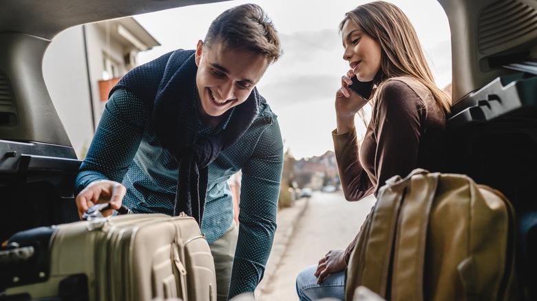 couple packing car